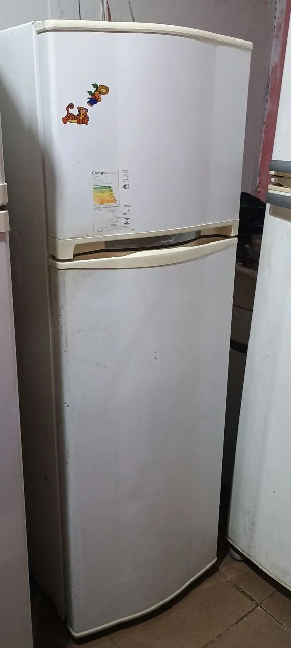 Vende-se geladeira funcionando perfeitamente 