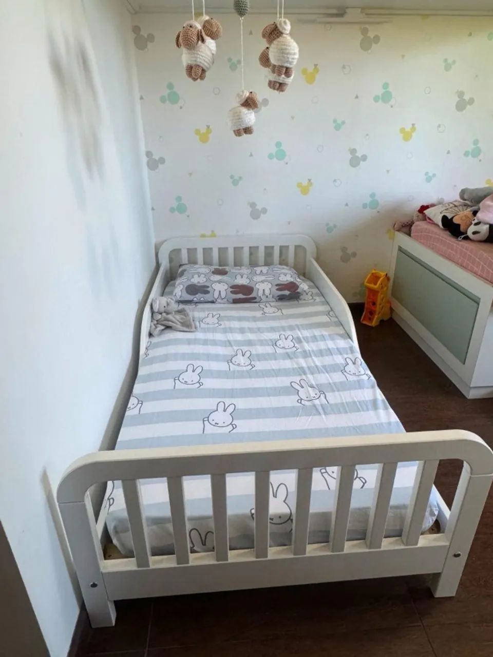 CAMA SOLTEIRO COM COLCHÃO TOKSTOK NOVÍSSIMA (IMPECÁVEL - TAMANHO JÚNIOR- 3 M DE USO - C/N