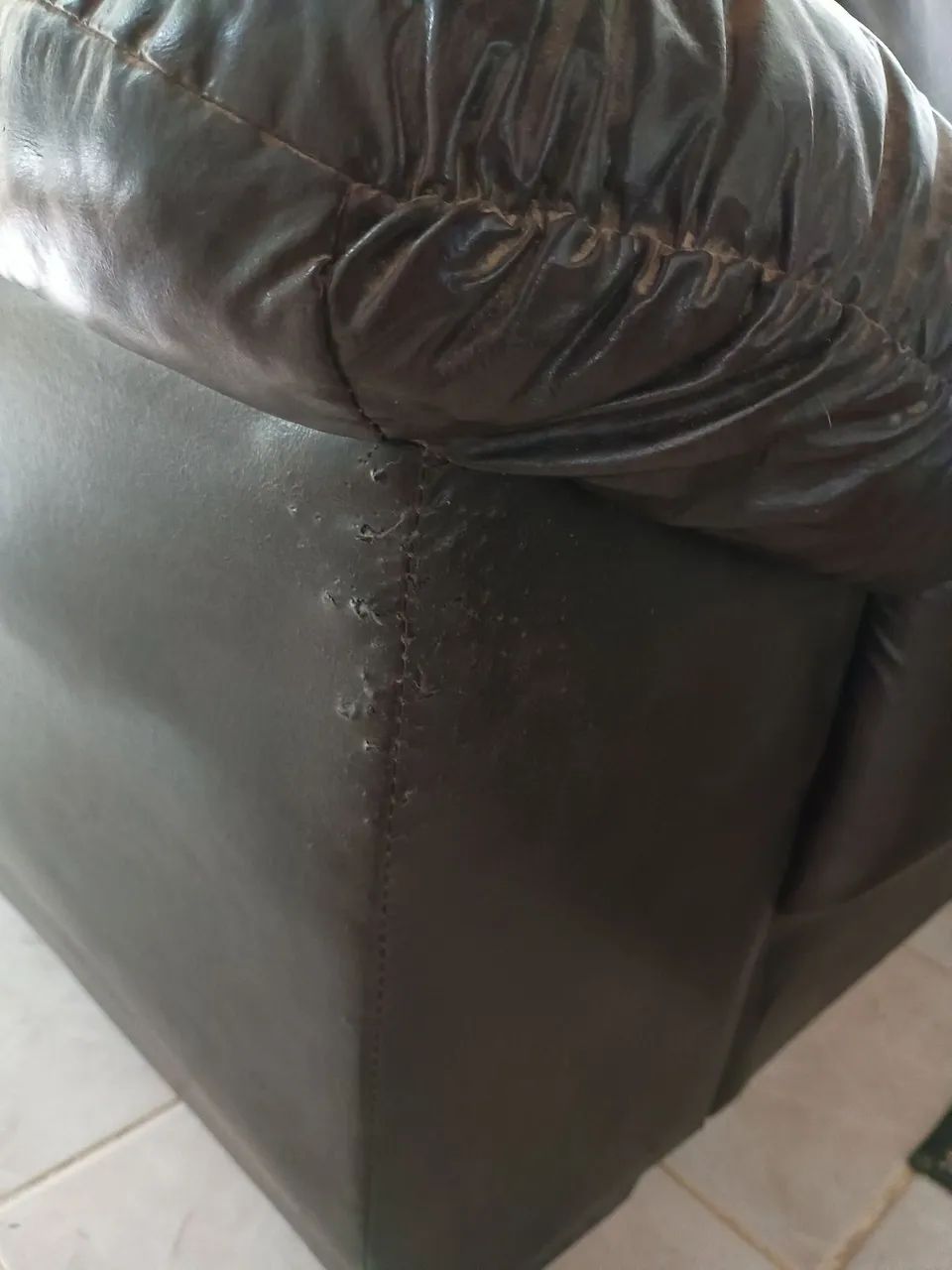 Sofá 3 lugares, de corino. - Foto 3