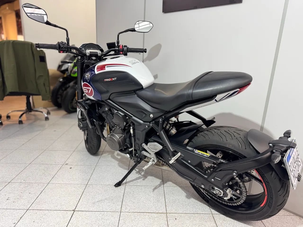 TRIUMPH TRIDENT 660 TRIBUTE EDITION - Foto 3