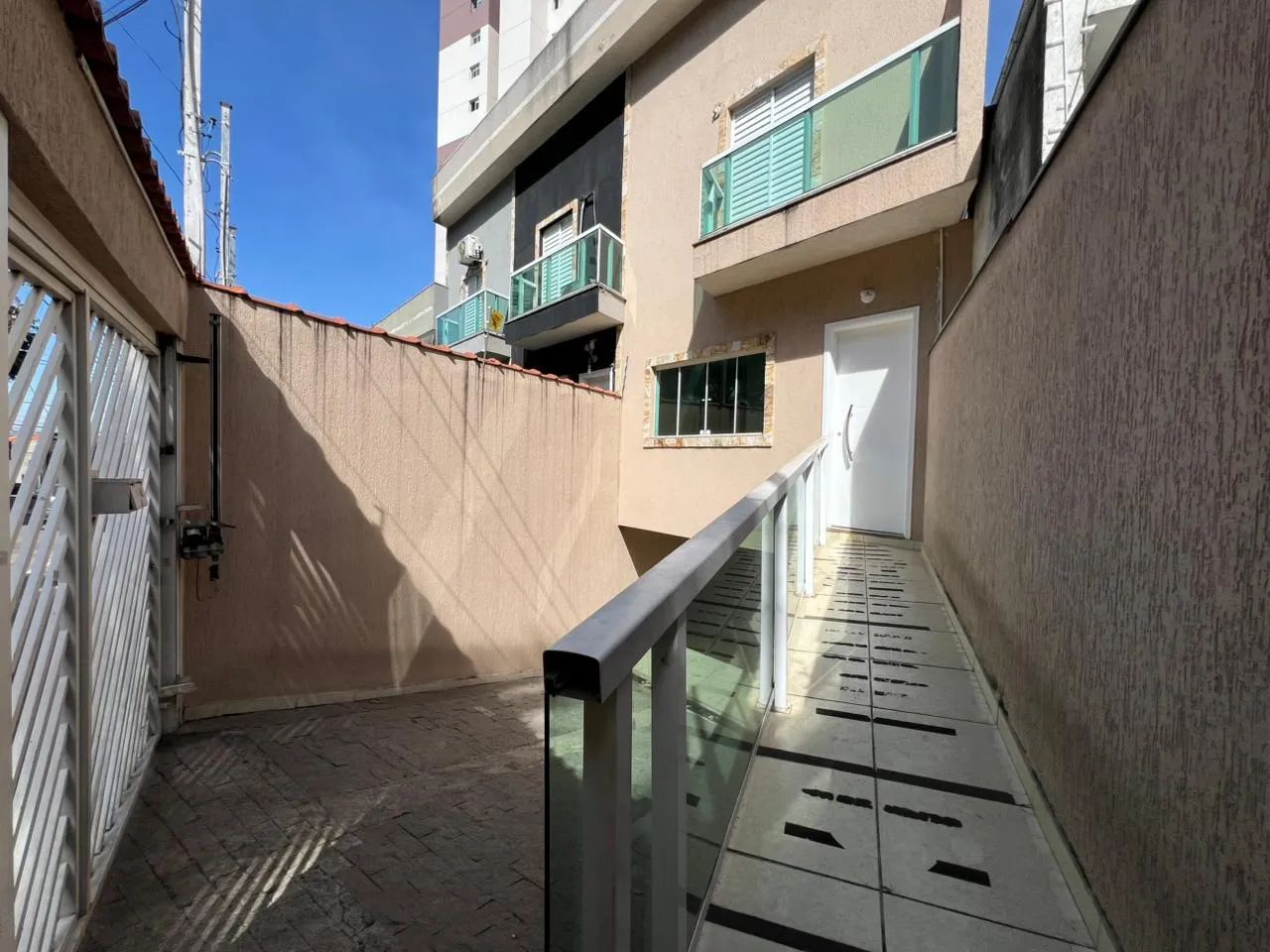 Sobrado para alugar com 180m², 2 quartos e 2 vagas