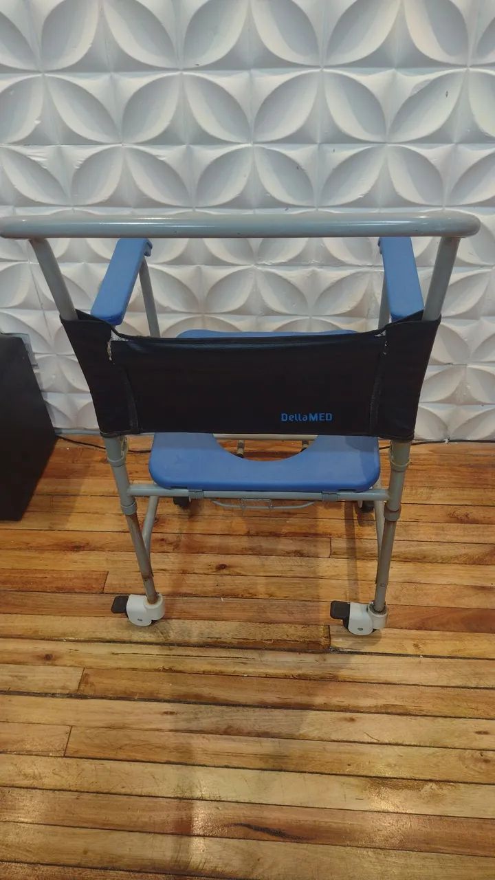 Cadeira de rodas para banho 