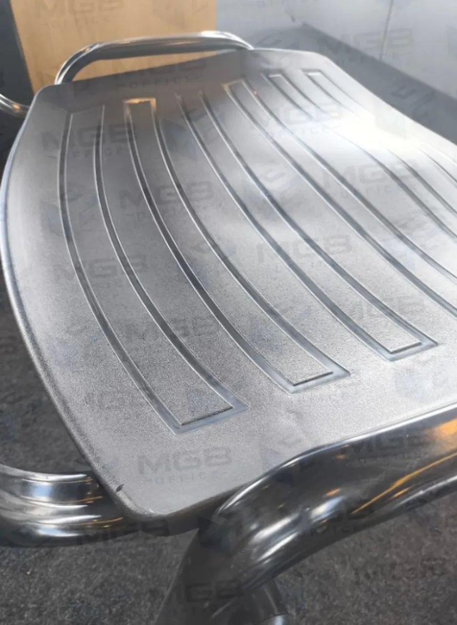 Cadeira de Plástico Turim Base Feita em Aço c\Pintura eletrostática ENTREGAMOS DF E ENTO - Foto 3