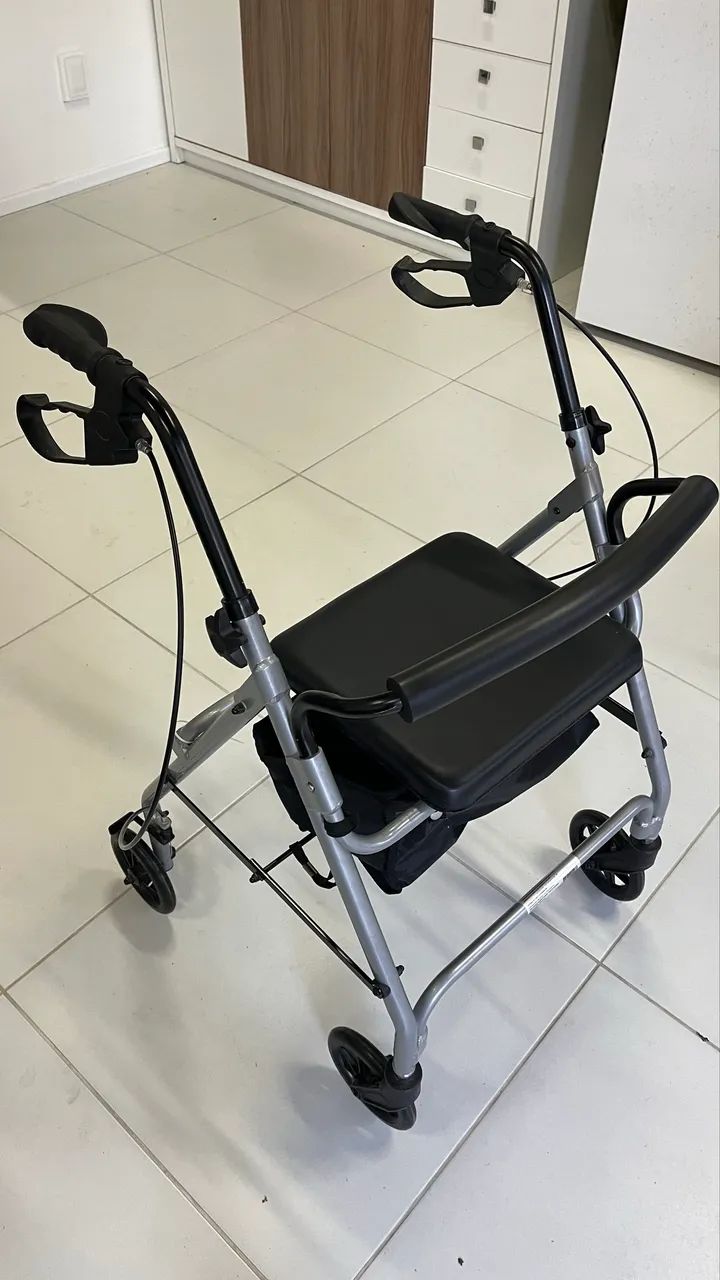 Andador De Alumínio Adaptável 4 Rodas Freios Com Assento E Cesto D12 Dellamed - Foto 2