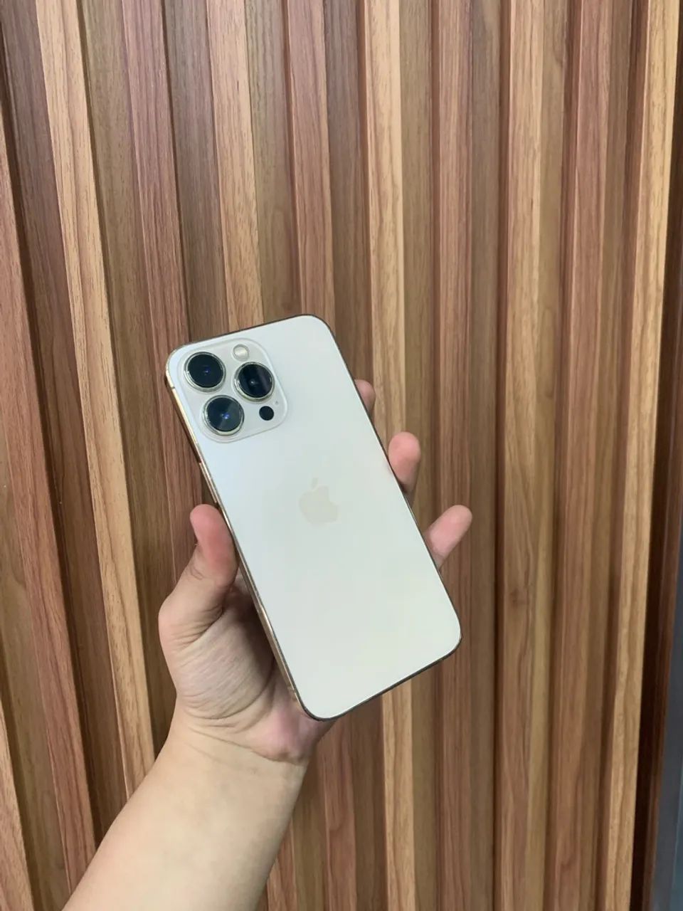 iPhone 13 Pro dourado