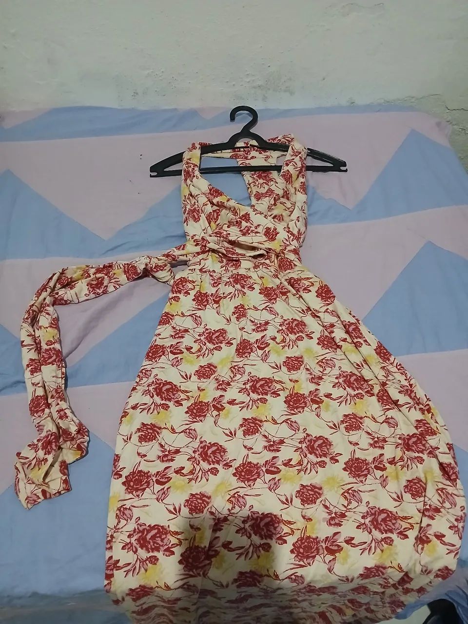 Vestido Longo estampado com flores vermelhas - Foto 2