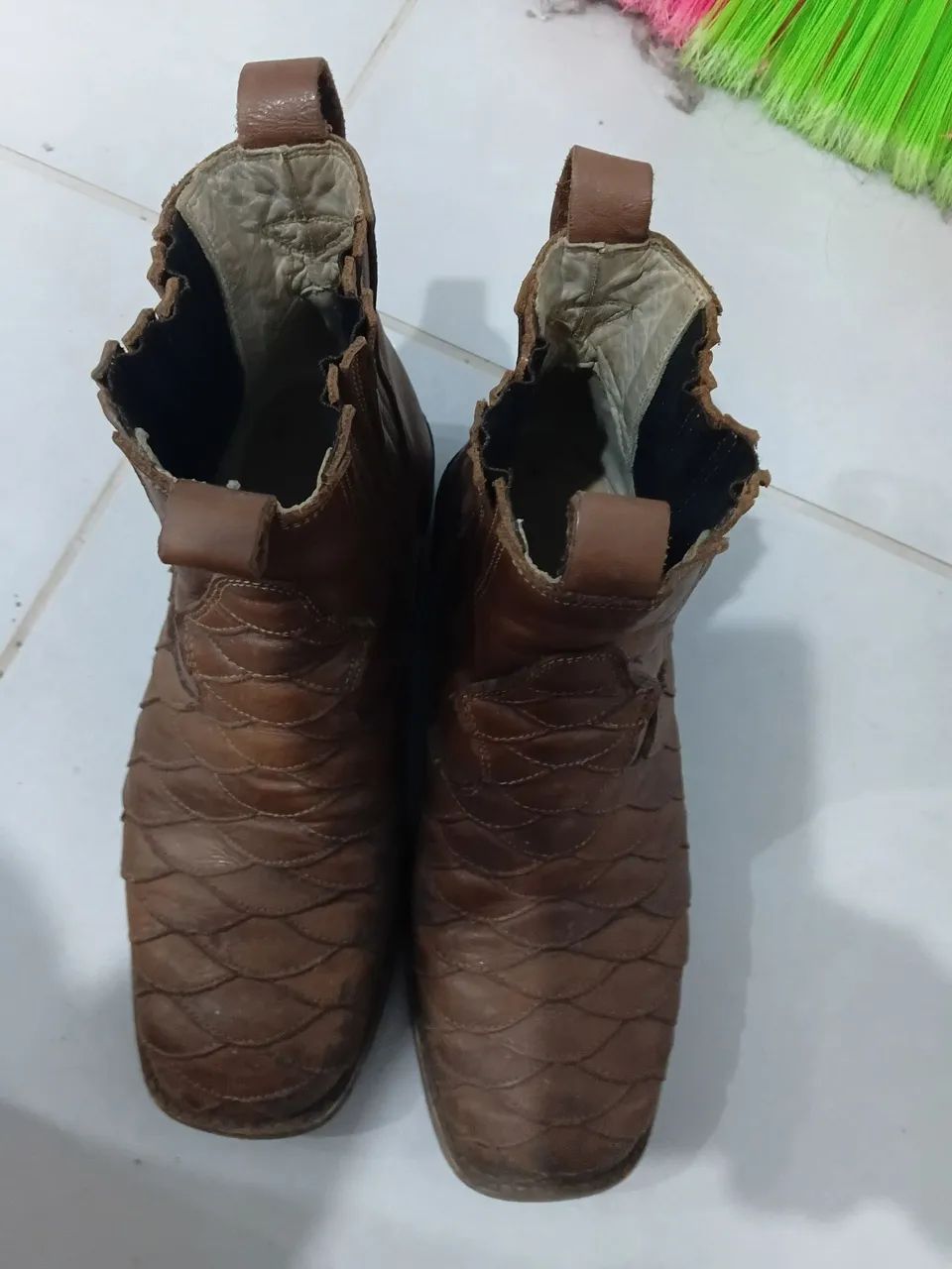Vendo bota escamada "42" - Foto 4