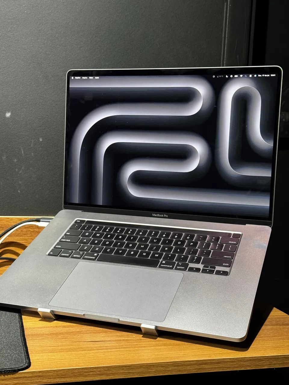 MACBOOK PRO 16? I7/ 16GB RAM / 512GB SSD 2019 + CAPA DE PROTEÇÃO +