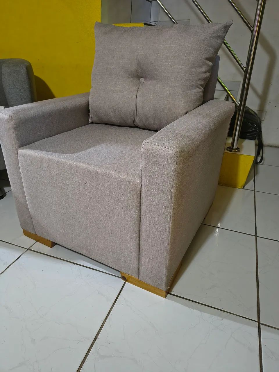 Poltrona para sua sala em linho - Foto 2
