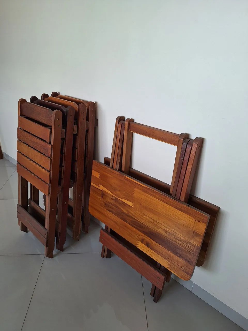 Mesa de madeira c/ cadeiras desmontável  - Foto 5