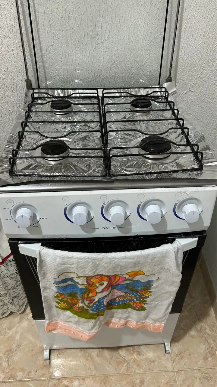 Fogão bem conservado 