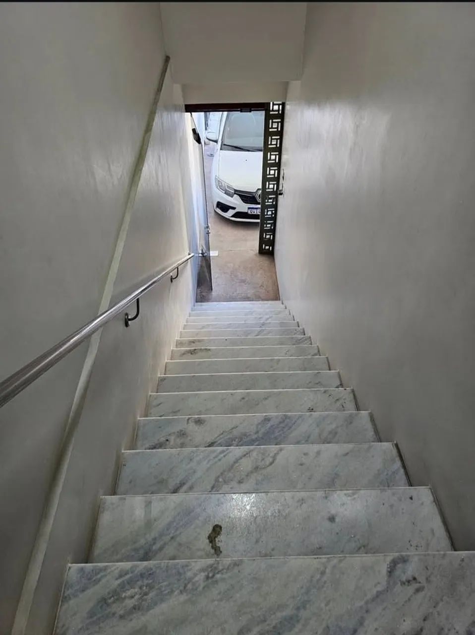 Alugo prédio comercial na Buarque de Macedo com diversas salas no piso superior. - Foto 9