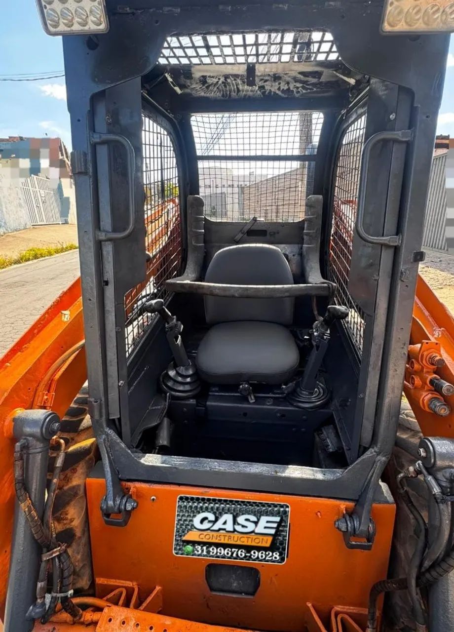 Mini Carregadeira Case SR150 cabine aberta  - Foto 5