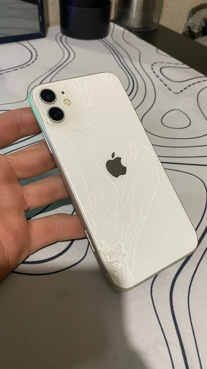 iPhone 11 Branco - 64gb  - Foto 2