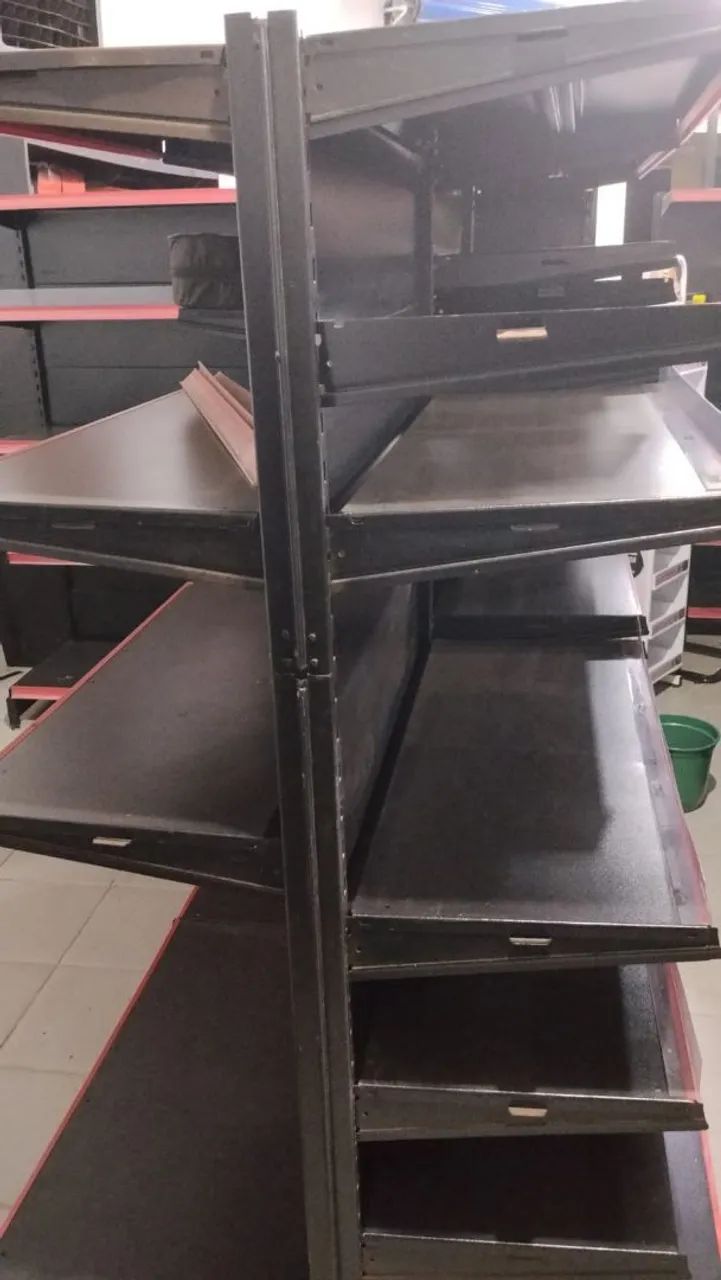 Gôndolas de parede reforçadas  cada 1 metro - Foto 2