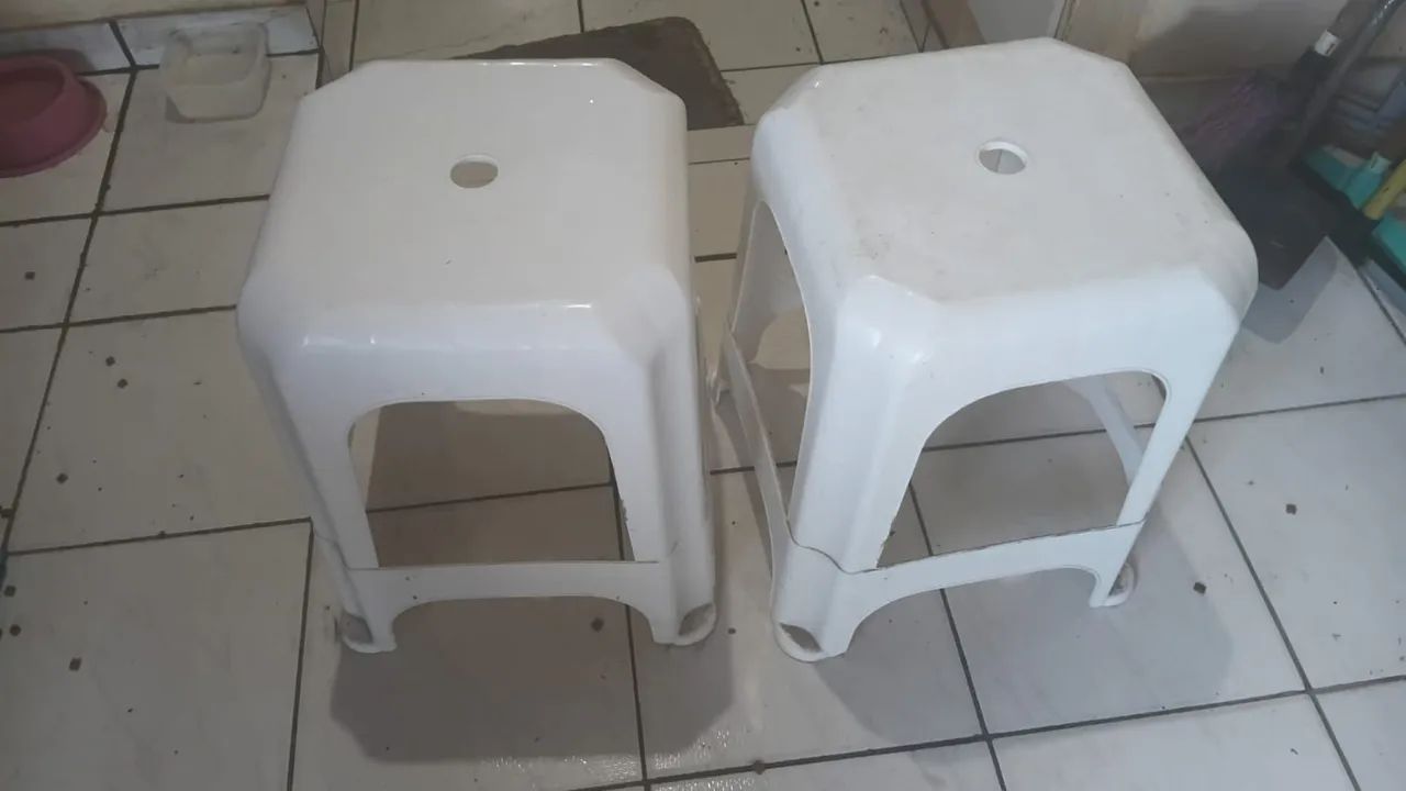 2 BANQUETAS DE PLÁSTICO (SEM DETALHES) - Foto 3