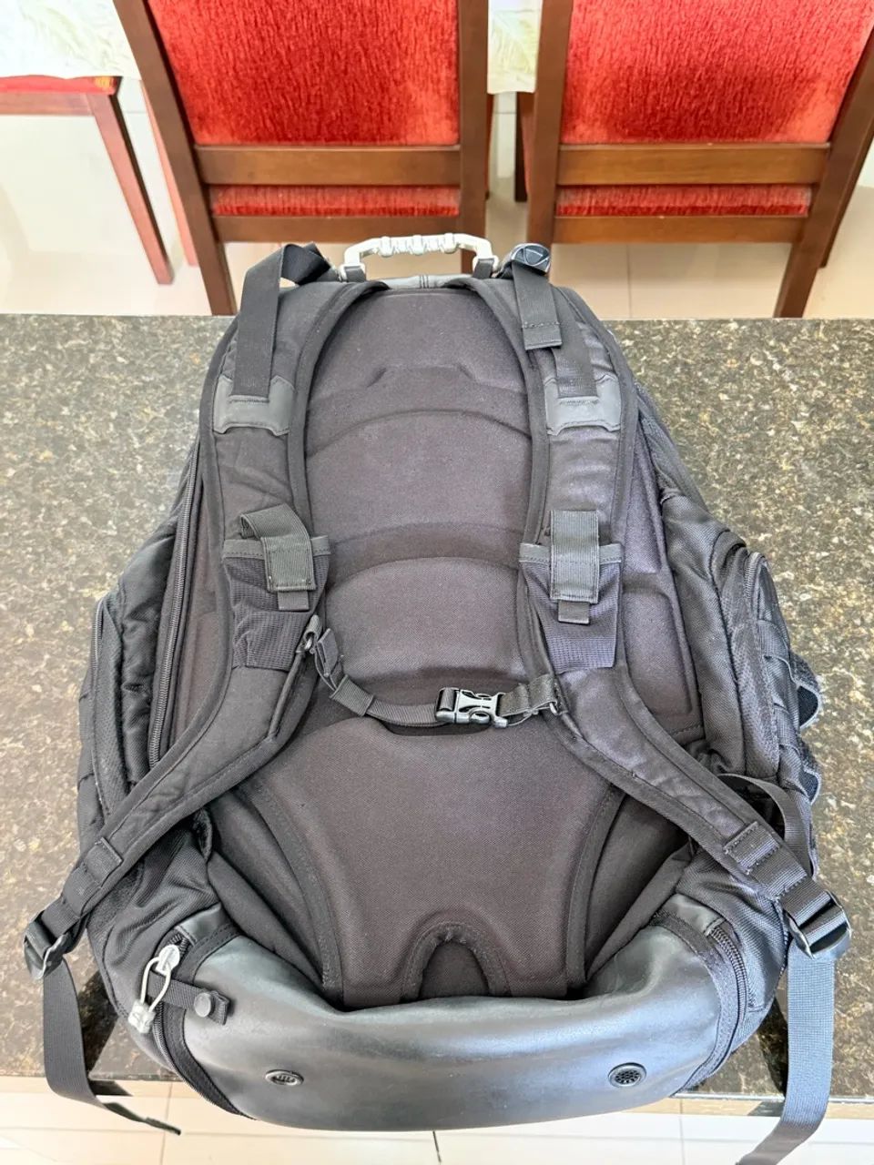 Mochila Oakley Kitchen Sink Black Red - Foto 2