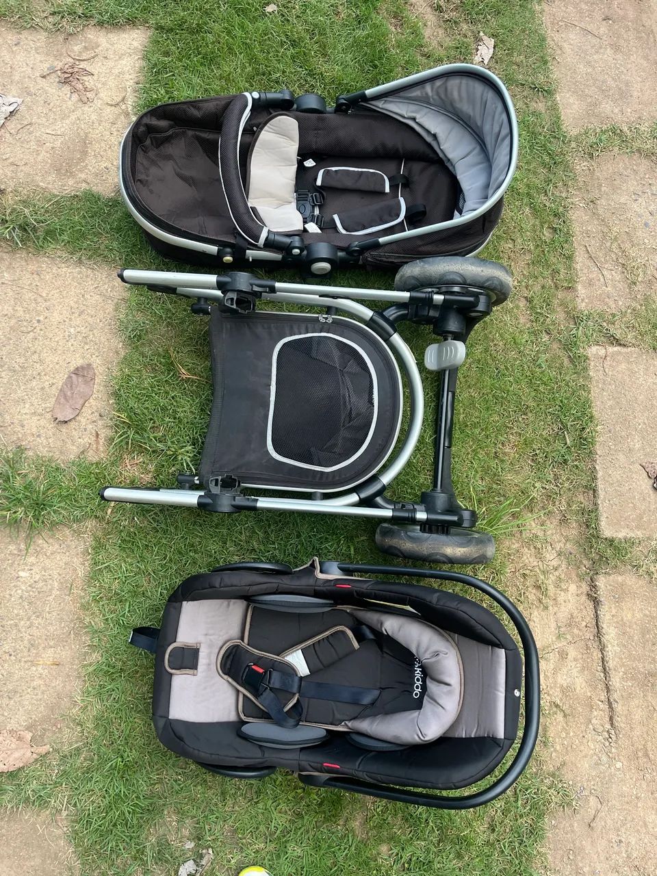 Carrinho de bebê + conforto 3 rodas