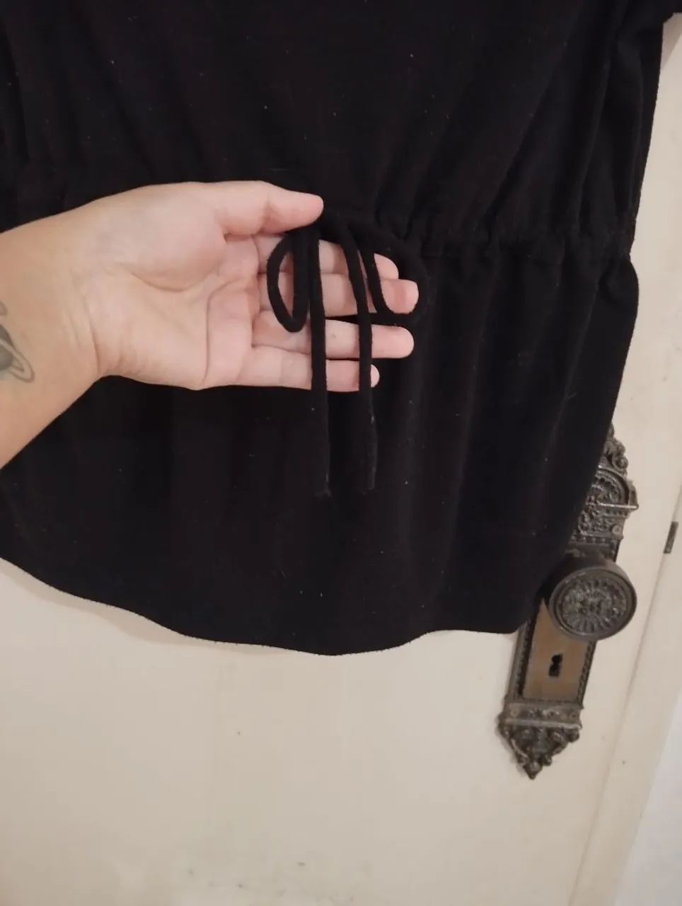 Blusa feminina preta com amarração P - Foto 3