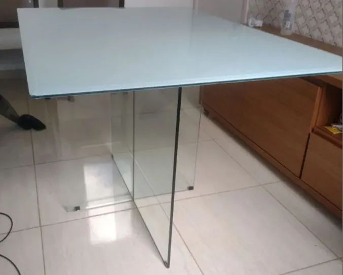 Mesa 100% vidro laqueado 