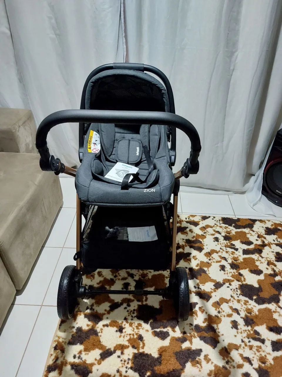 Carrinho de bebê com bebê conforto - Foto 4