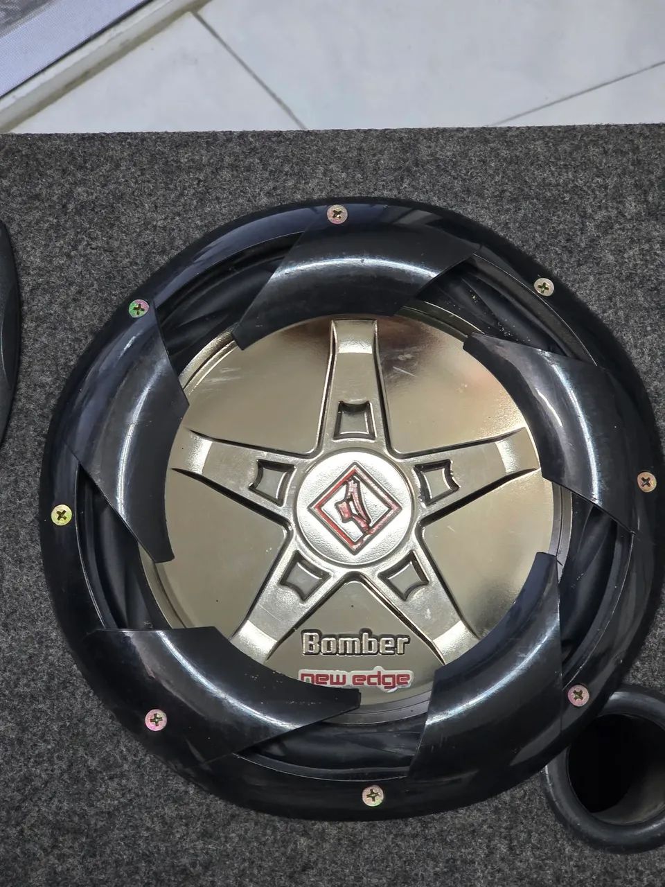 Vendo 1 caixa subwoofer miuto bom e bem conservado!! - Foto 2