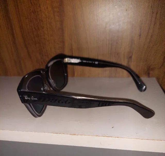 Proteção e estilo com estes óculos Rayban de acetato preto. Design moderno e qualidade inc - Foto 3