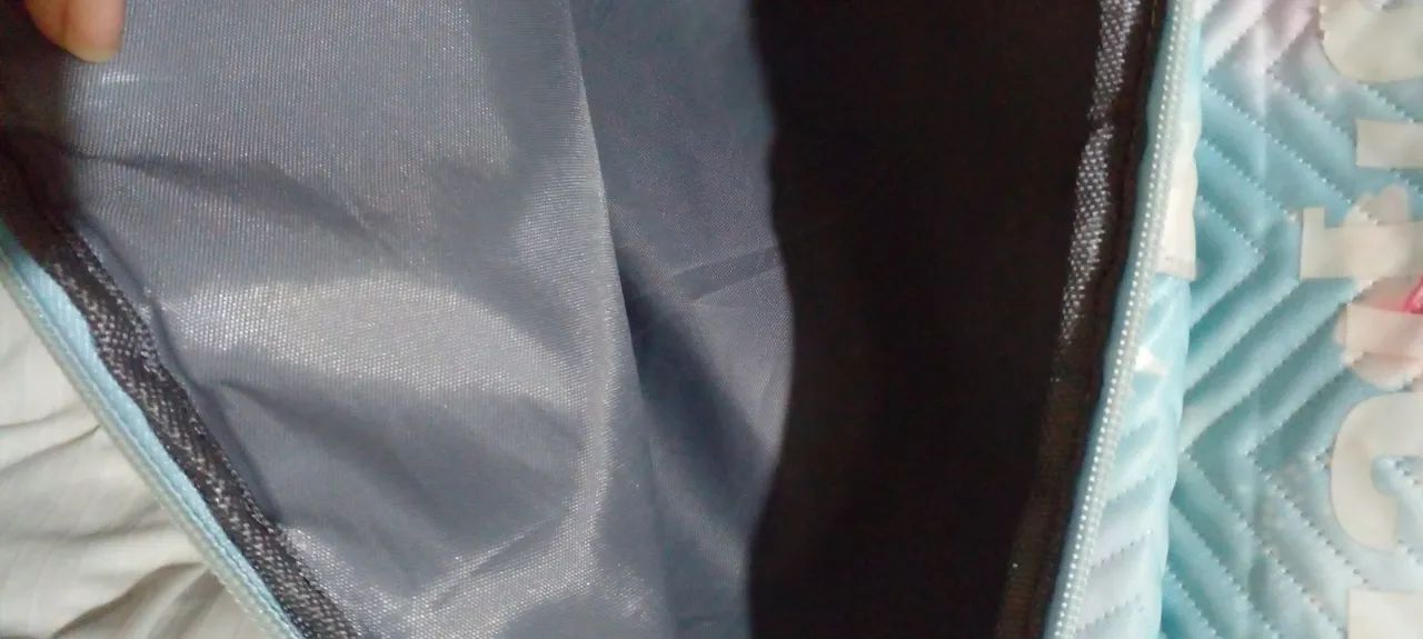 Mochila semi nova bem grande  - Foto 3