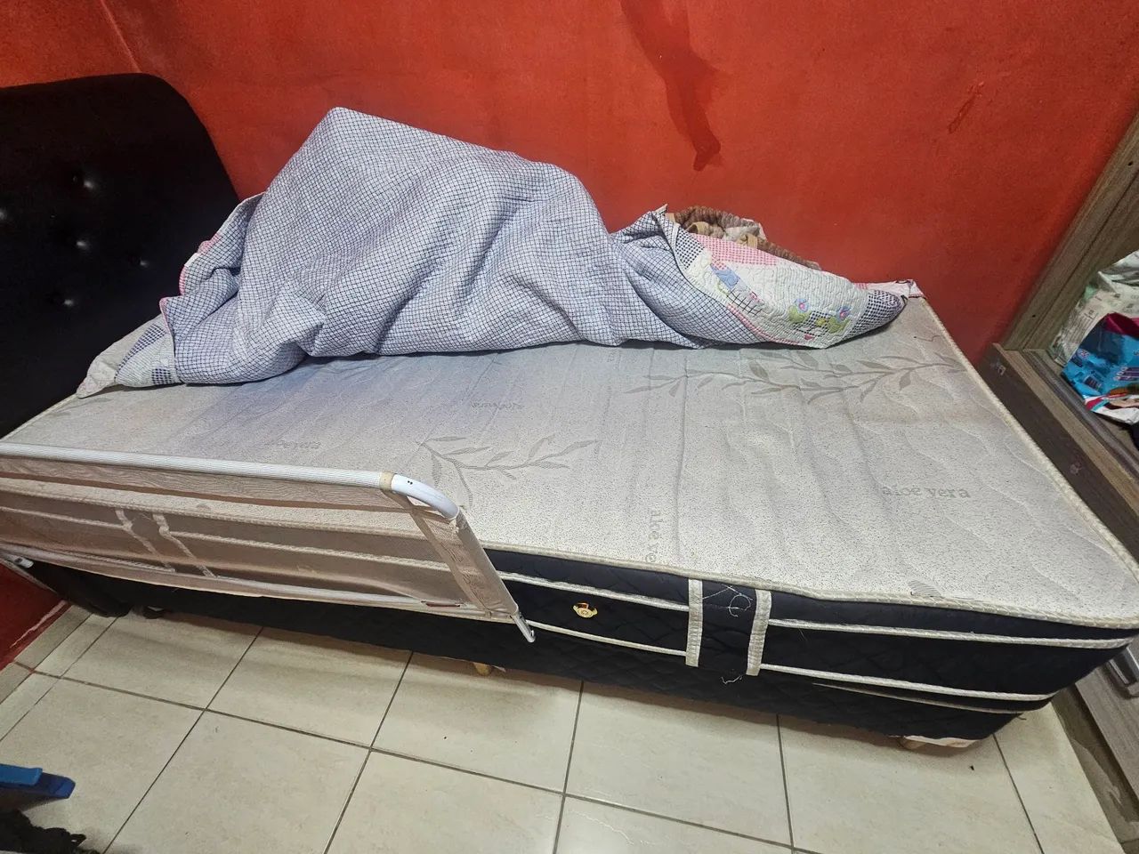 Cama box com colchão e cabeçeira