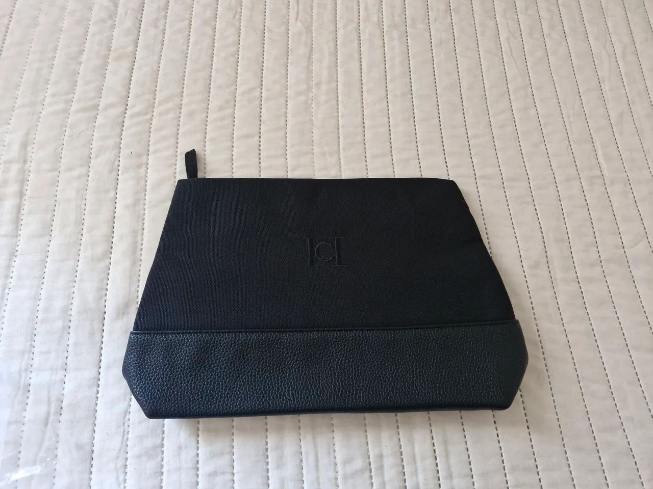 Necessaire Carolina herrera preta nova!