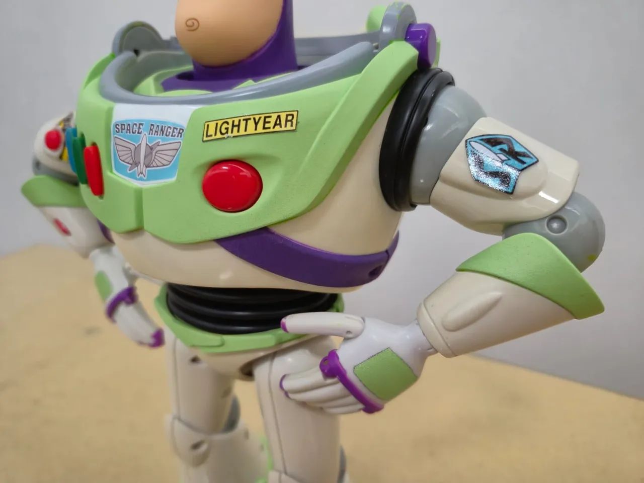 Buzz Lightyear (golpe karatê) - Disney/Pixar - Foto 4
