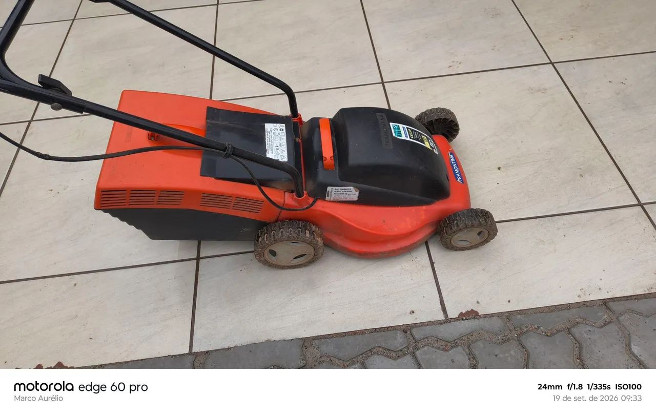 Máquina de cortar grama Tramontina 