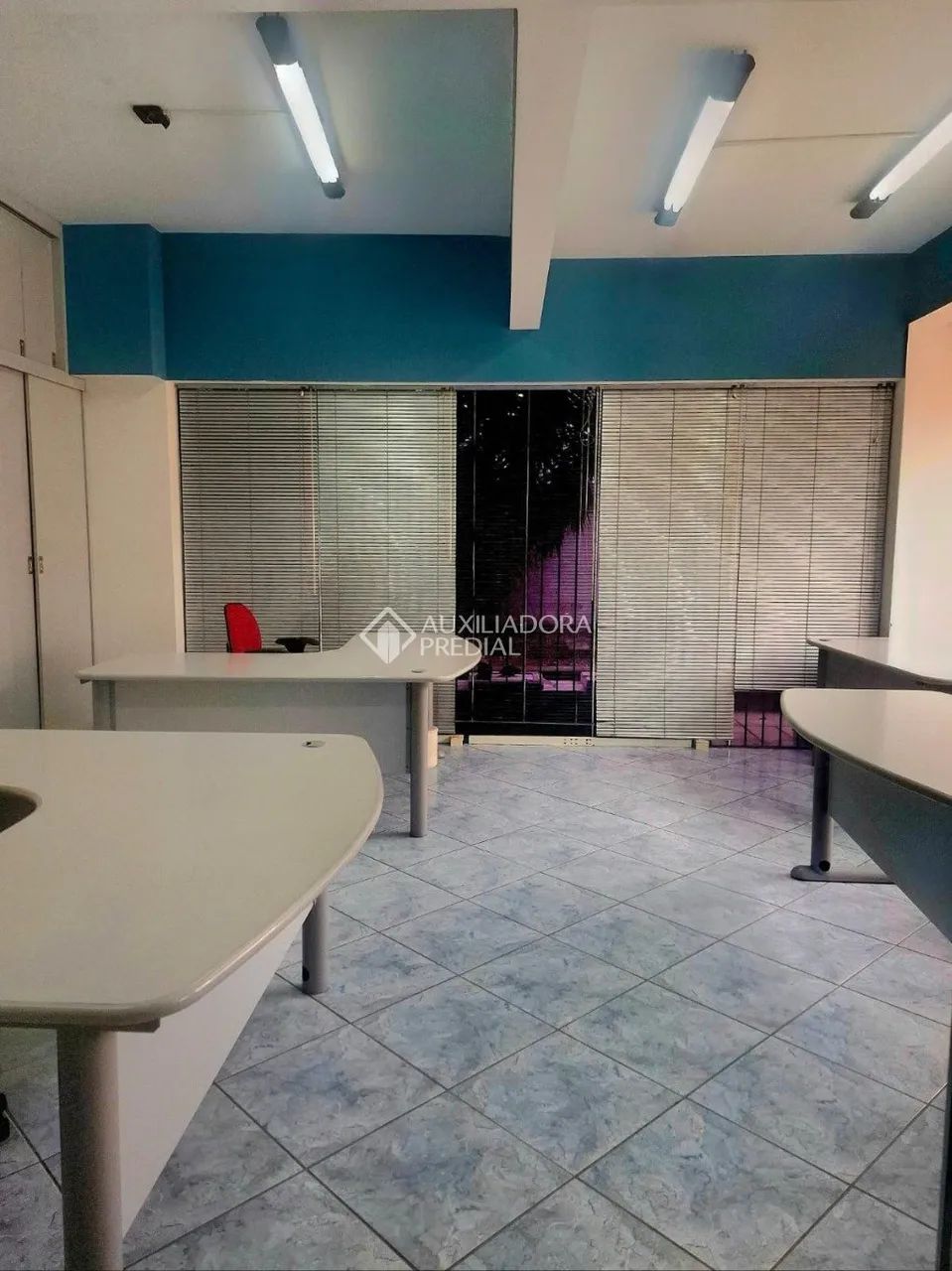 Sala Comercial Mobiliada com Sobre Sala - Pronta para Uso, disponível no bairro Capoeiras - Foto 2