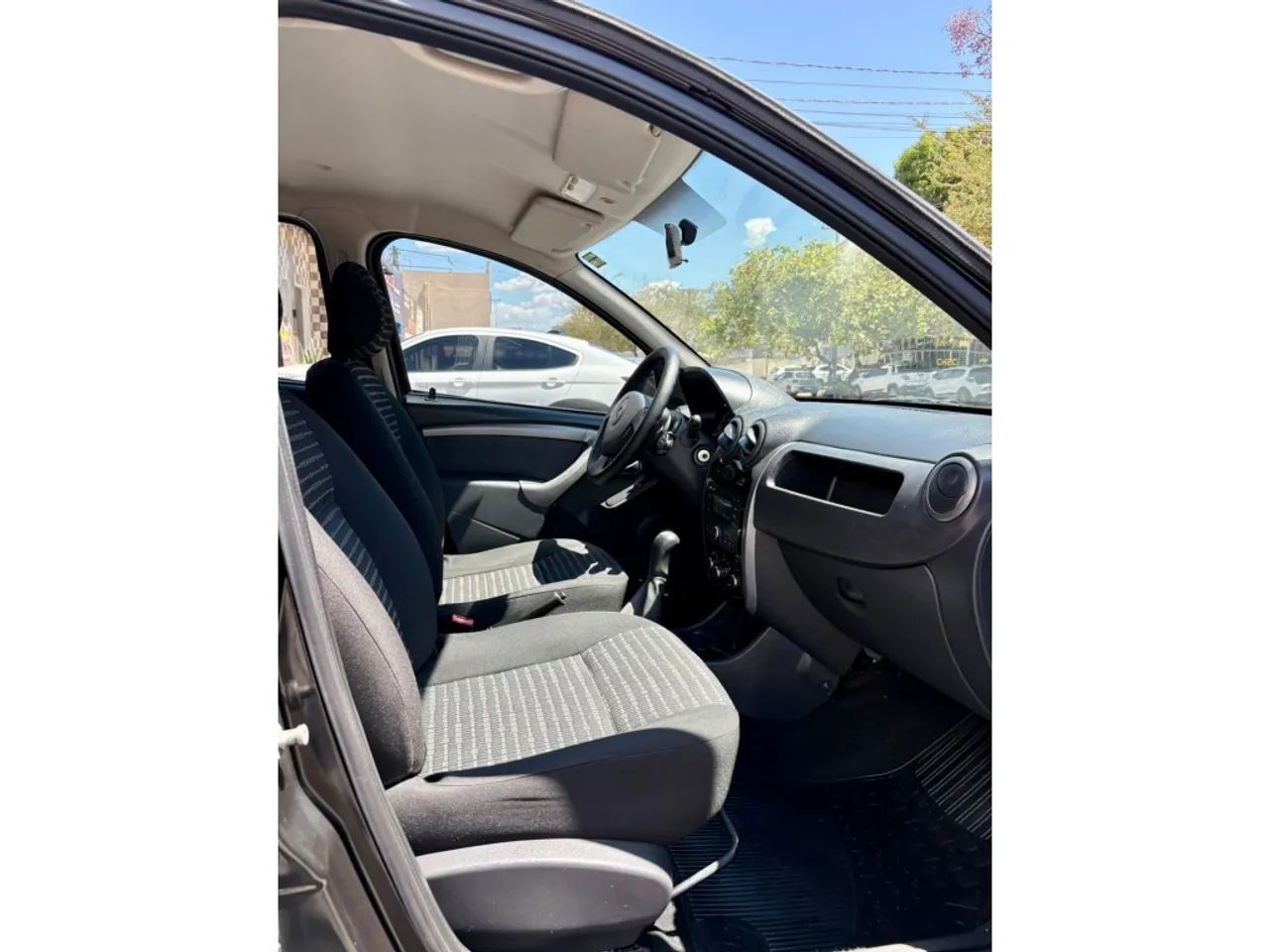 Renault Sandero Expression Hi-flex 1.6 8V 5P 2013 - Foto 3