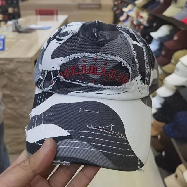 Boné com detalhes camuflado - Foto 3