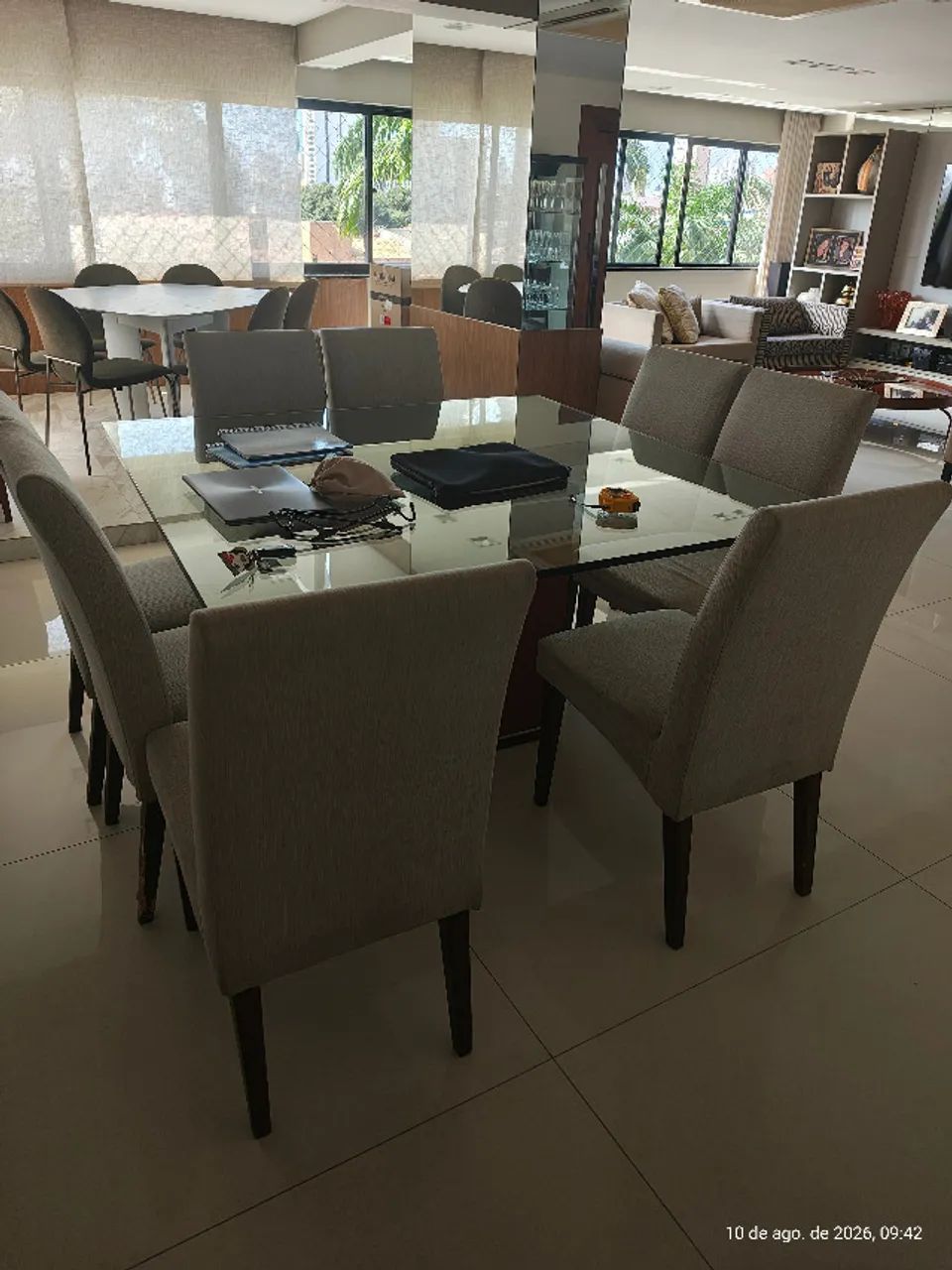 mesa de jantar de vidro quadrada 0,50m x 0,50m com base de mad  revest couro e 8 cadeirass - Foto 2