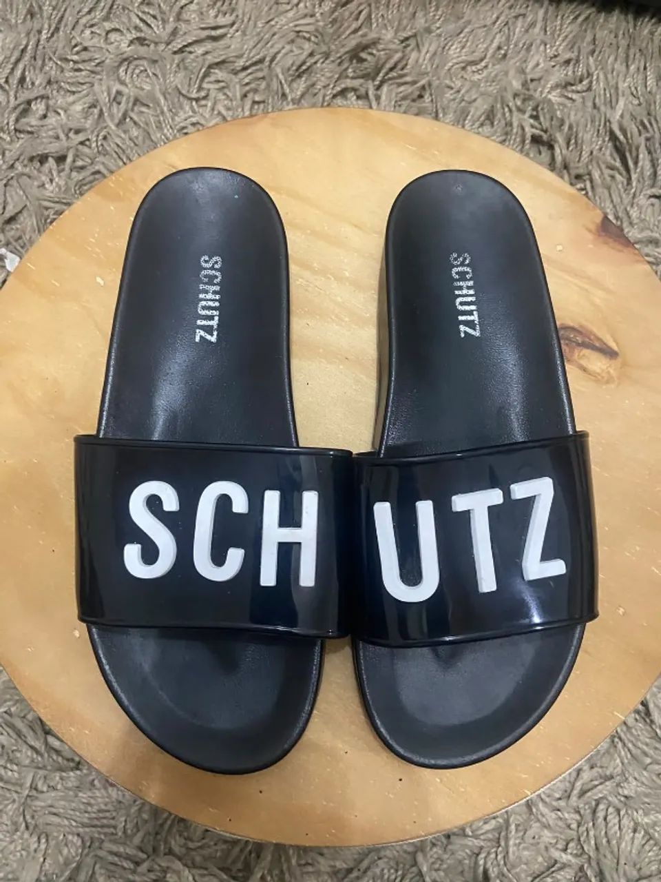 Chinelo slide preto - Schutz - Foto 2