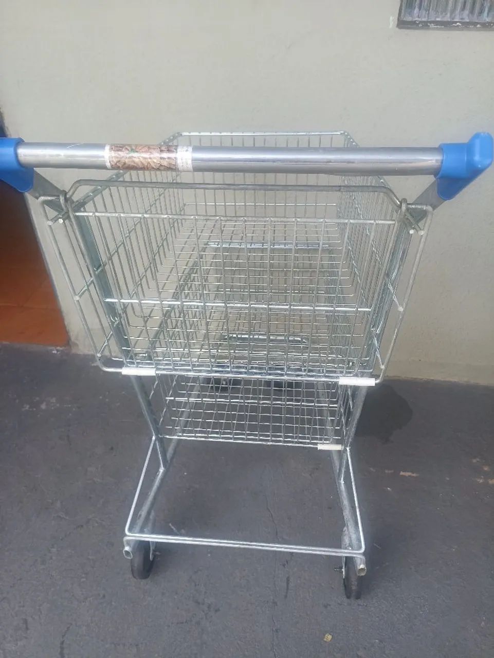Carrinho multiuso com rodinhas bem conservado. - Foto 2