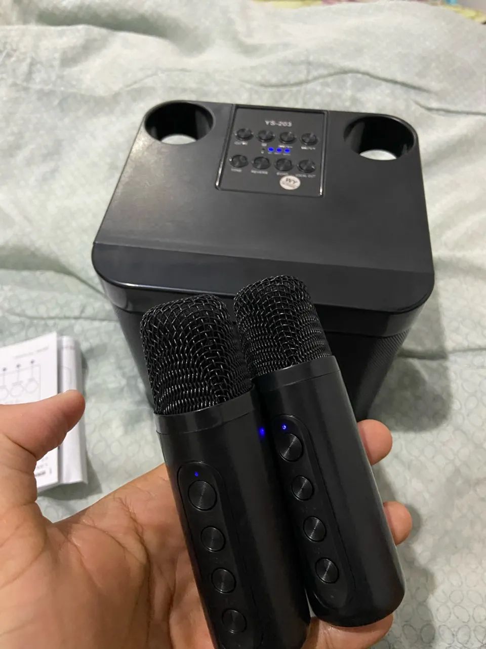Caixinha Karaokê Bluetooth YS-203 com Efeitos de Voz e 2 Microfones - Foto 4