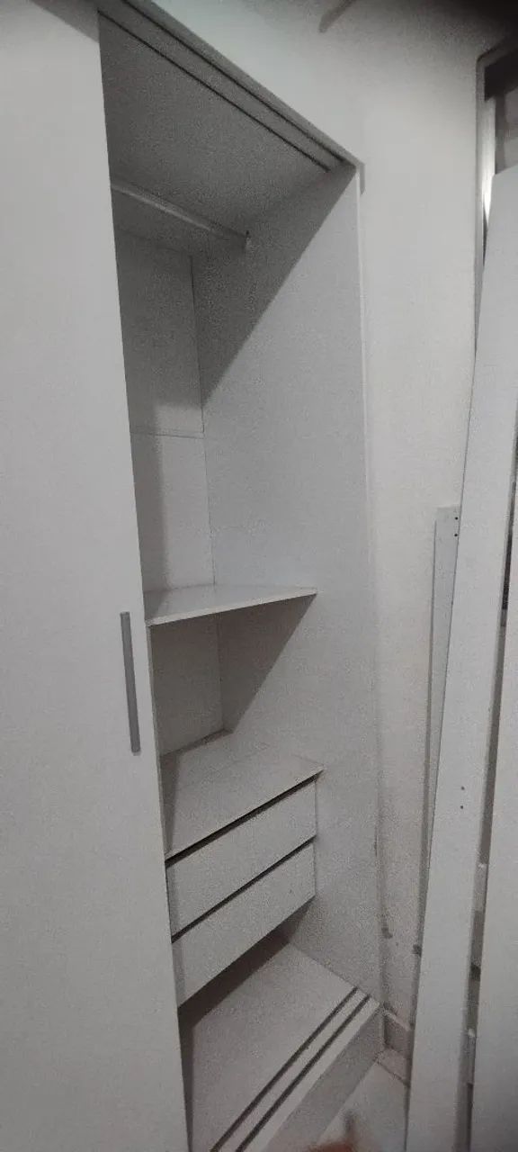 Guarda roupa 3 portas com espelho - Foto 2
