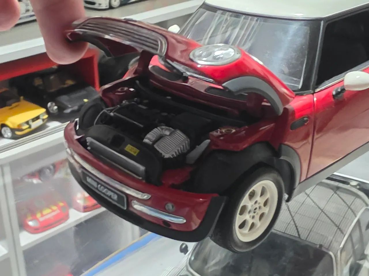 Miniatura 1:18 autoart mini cooper vermelho - Hobbies e coleções