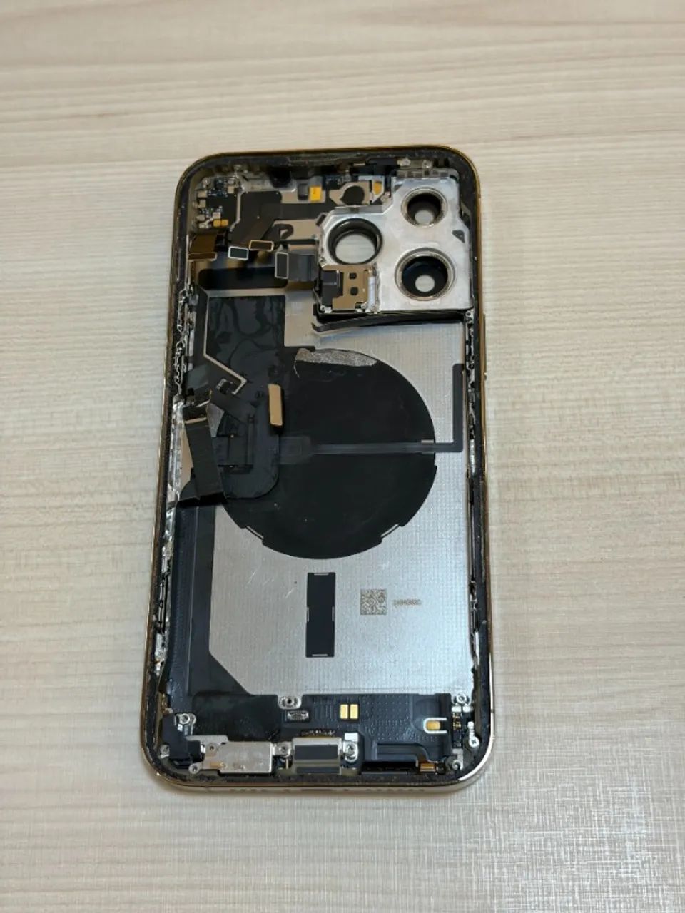 Carcaça iPhone 14 Pro Max Dourado Original s/ Peças Internas - Foto 3