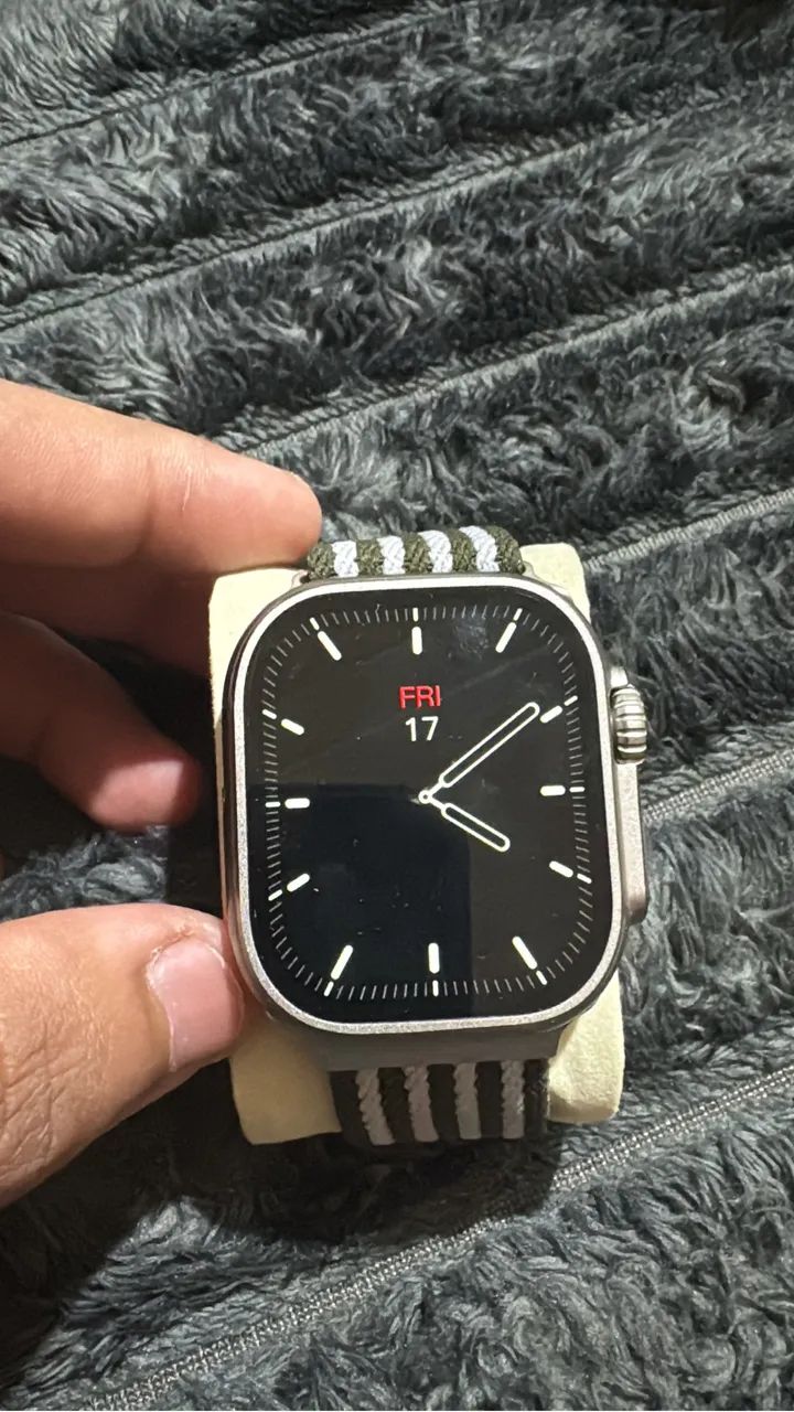 Smartwatch ultra 5, com caixa e três pulseiras e carregador  - Foto 5