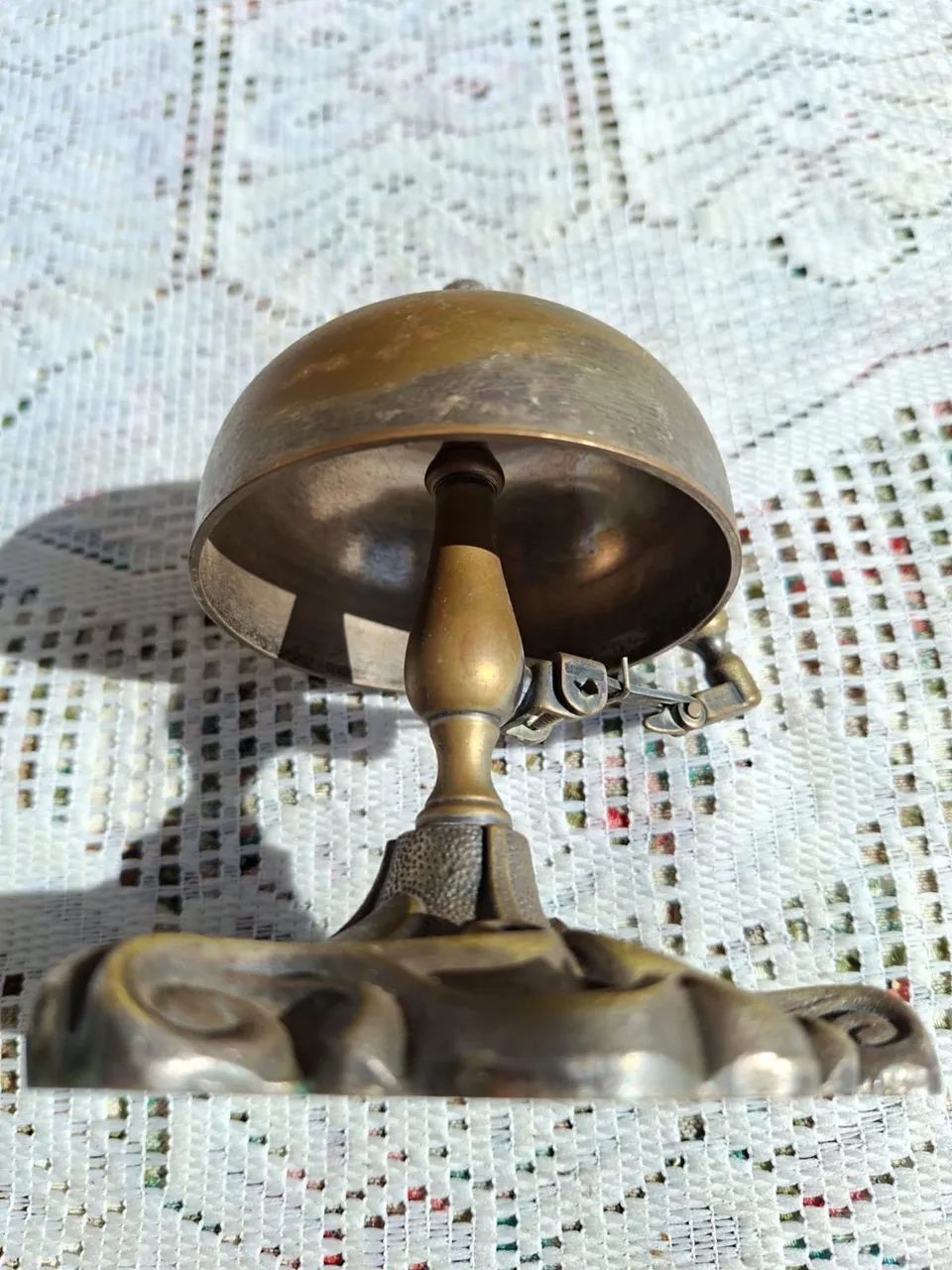 Campainha de mesa antiga e raridade em bronze (peça exclusiva)  - Foto 2