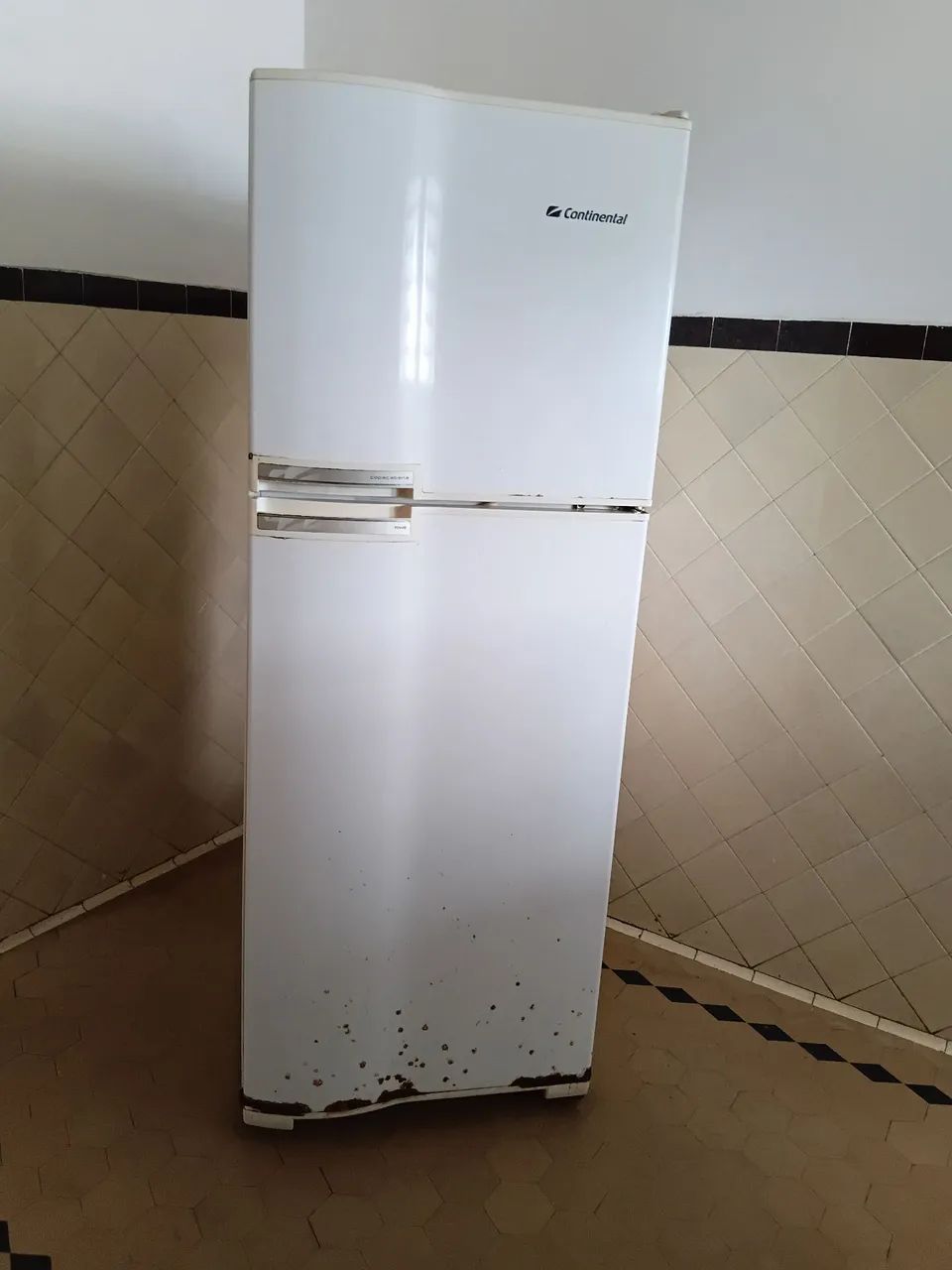 Vendo geladeira funcionando perfeitamente 