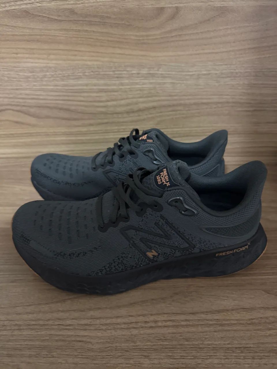 New balance 1080 preto com cinza 41  - Foto 2