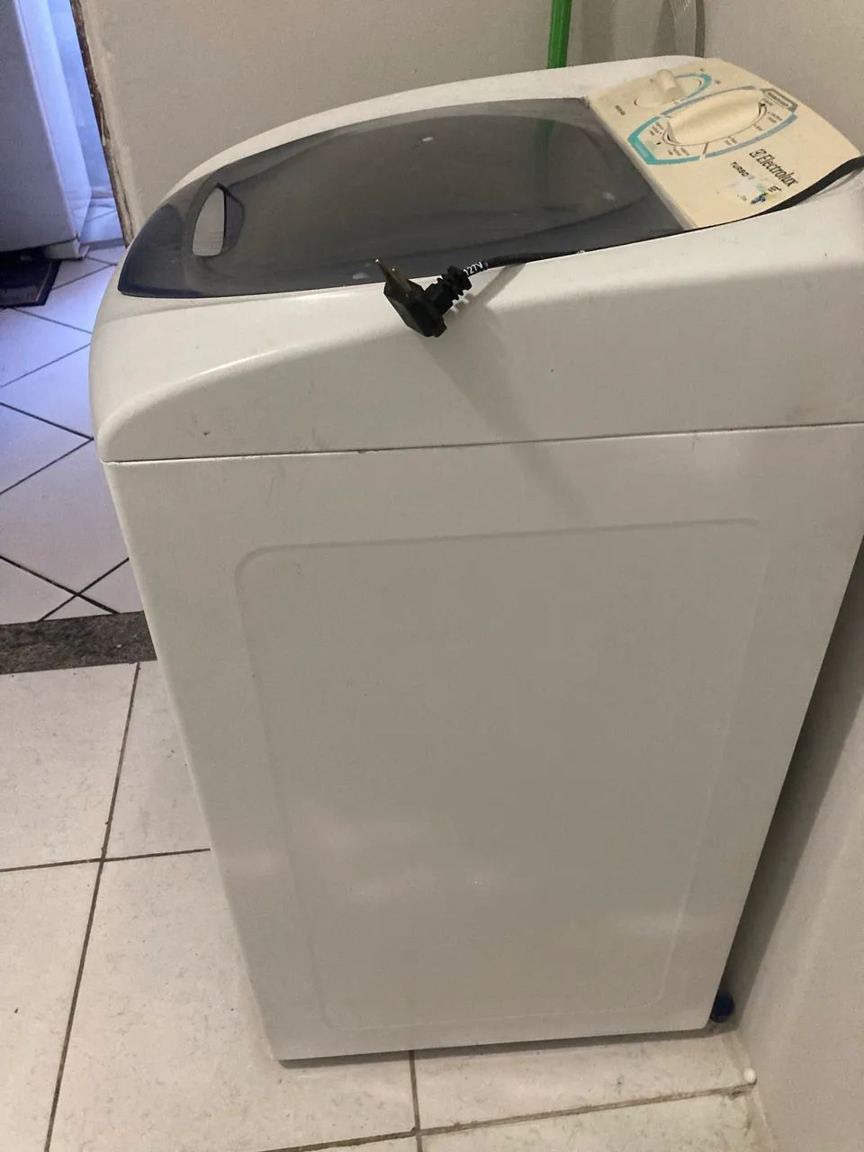 Vendo uma Maq de lavar roupa, só não está centrifugando, 300,00