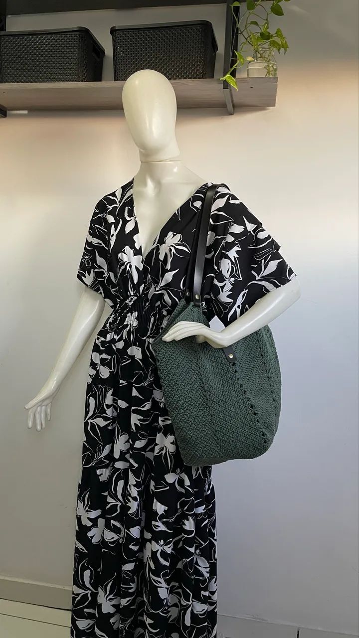 Bolsa de ombro verde musgo feita de crochê com alça de couro sintético nova