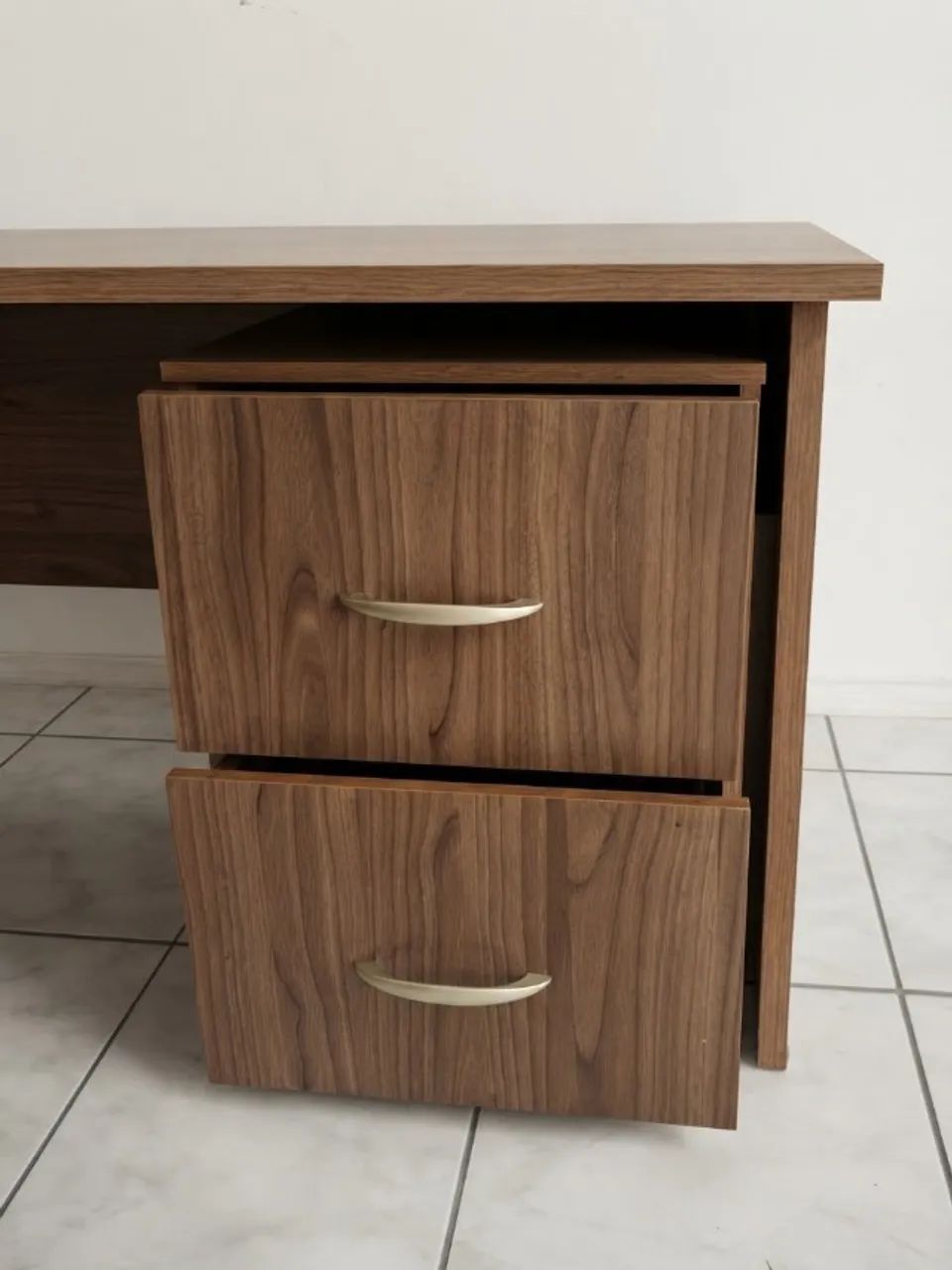 Mesa e cômoda gaveteiro madeira resistente  - Foto 3