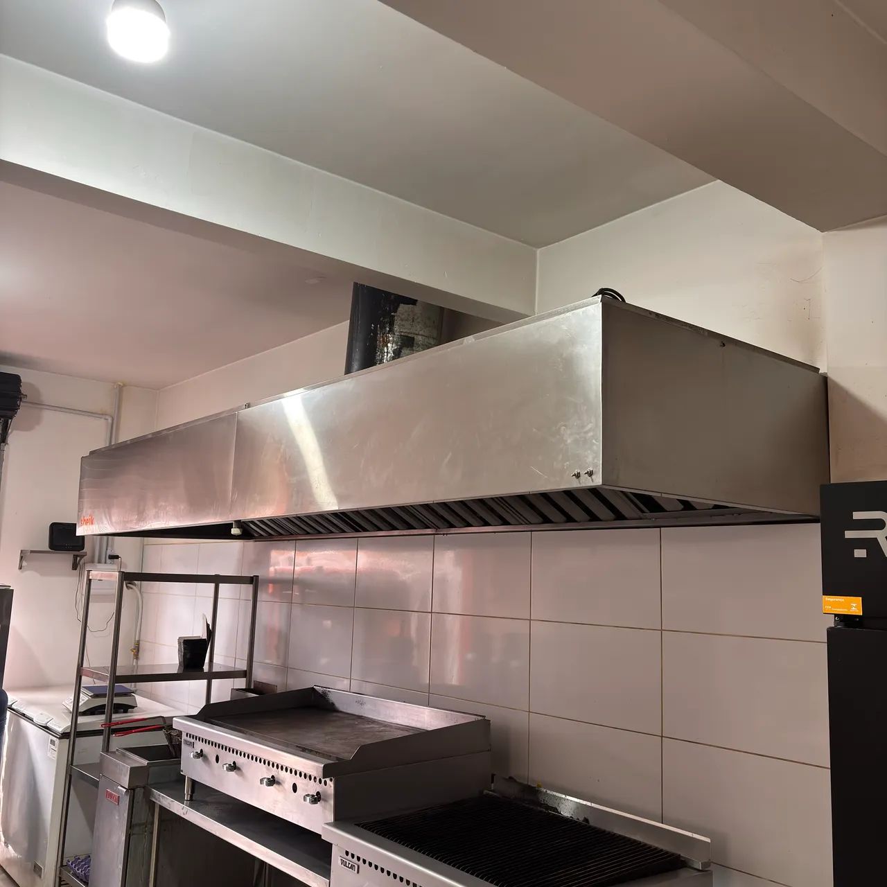 Coifa inox com filtros 